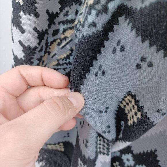 QED London Gray Nordic Fair Isle Fringe Poncho Sweater Women's M/L Relaxed Cozy - Picture 12 of 13